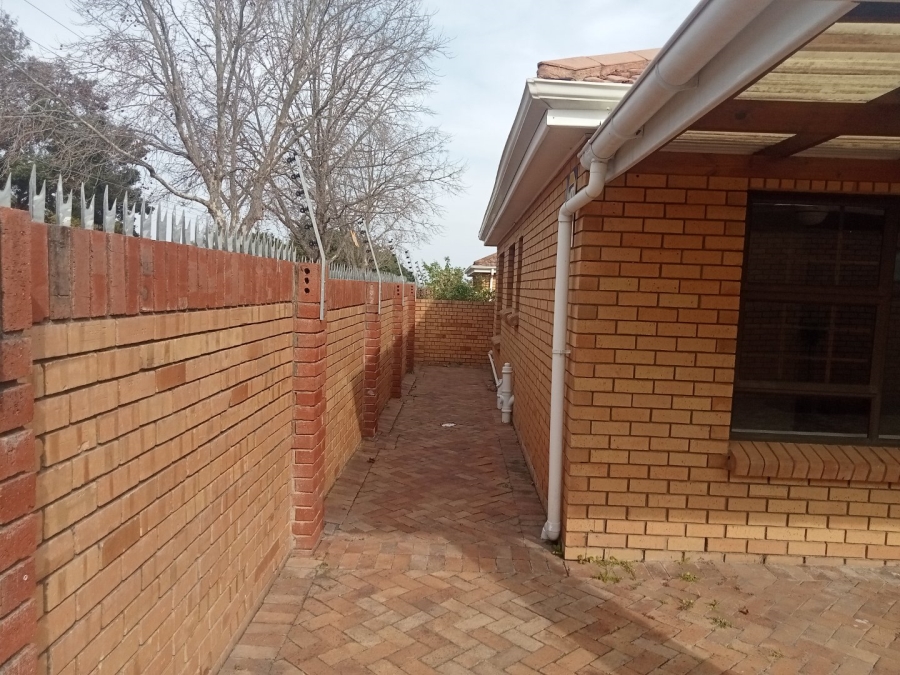 To Let 2 Bedroom Property for Rent in George East Western Cape